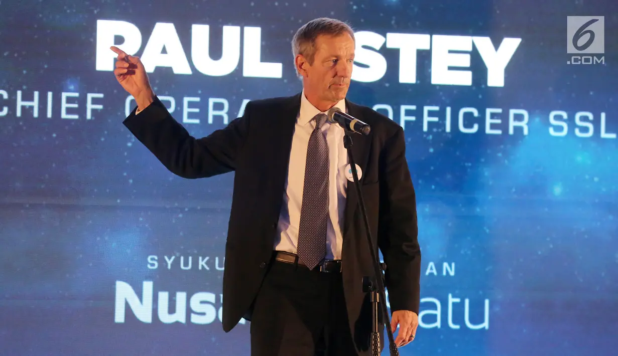Chief Operation Officer SSL, Paul Estey memberi sambutan pada acara Syukuran Peluncuran Satelit Nusantara Satu di Jakarta, Senin (1/4). Syukuran Satelit Nusantara Satu digelar sebagai wujud rasa syukur atas keberhasilan mengorbit sesuai jadwal di atas Papua. (Liputan6.com/Fery Pradolo)