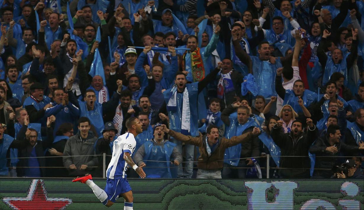 Selebrasi Ricardo Quaresma usai mencetak gol penalti ke gawang Manuel Neuer  (REUTERS/Miguel Vidal)