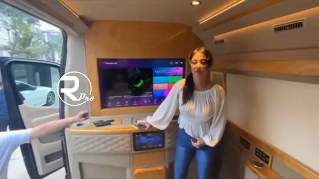 Mobil Dewi Perssik. (Foto: Youtube/Rosliana Project)