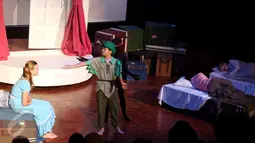 Sejumlah siswa siswi Sekolah Dasar JIS tampil dalam pementasan teater musikal bertajuk “Peter Pan JR” di Melati Theater JIS Pondok Indah, Jumat (05/04). Pementasan teater telah dipersiapkan sekitar empat bulan. (Liputan6.com/Ali) 