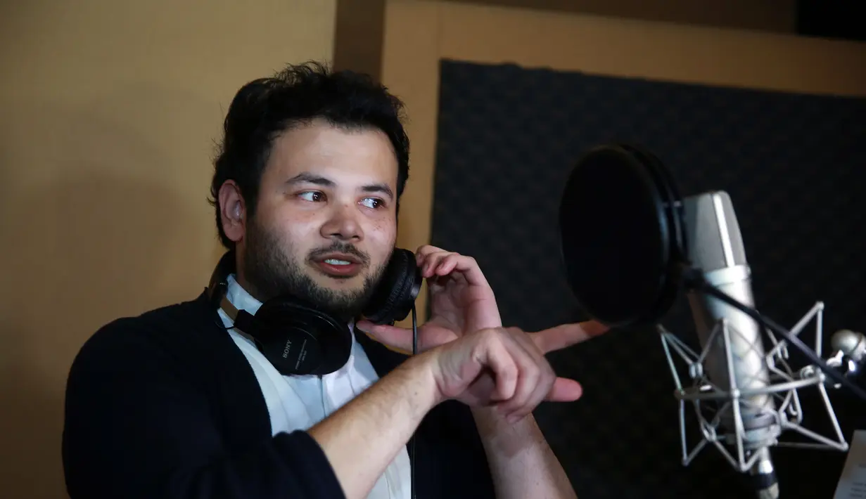 Mengenai musiknya sendiri Ridho menjelaskan single terbarunya ini masih bicara tentang cinta. Namun, secara musikalitas Ridho mencoba melakukan penjelajahan yang sangat luas. (Deki Prayoga/Bintang.com)