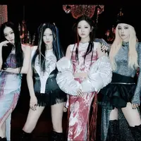 aespa akan meluncurkan mini album ke-3 mereka yang akan datang 'MY WORLD' dengan pra-rilis bersama dengan berbagai konten teaser. Keempat member merikis satu set foto teaser yang menampilkan karisma dan tatapan tajam mereka, bersama dengan track video lagu untuk “Salty And Sweet.  Credit: Instagram (@aespa_official)