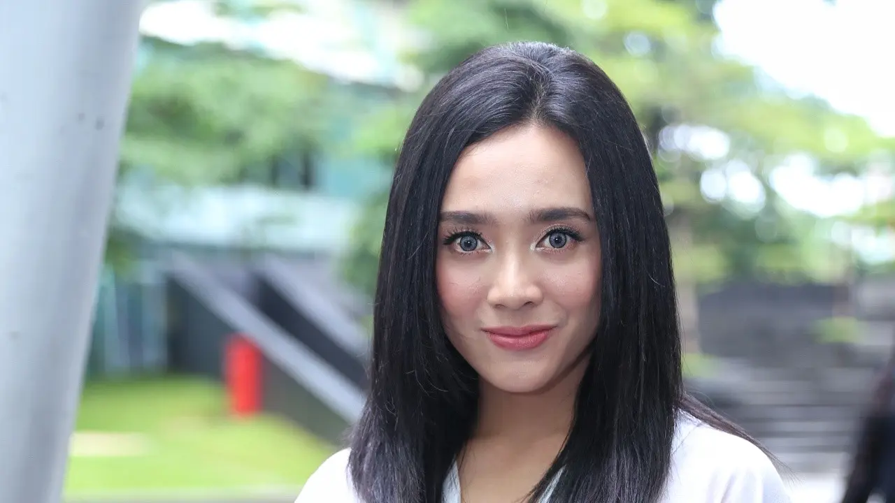 [Bintang] Dea Ananda