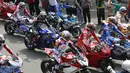 Marc Marquez, Johann Zarco, dan Pol Espargaro ada di barisan terdepan deretan pembalap MotoGP yang akan mengikuti parade. (Bola.com/M Iqbal Ichsan)