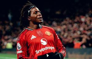 Eskpresi kebahagiaan Patrick Dorgu setelah mencetak gol ke gawang Newcastle United dalam lanjutan Liga Inggris 2025/2025 di Old Trafford, Sabtu (27/12/2025) dini hari WIB. (DOK. x/MU)