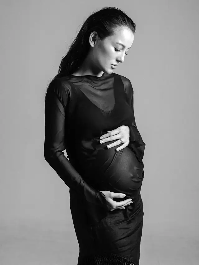 Julie Estelle Lahirkan Anak Pertama, Ini 8 Momen Perjalanan Kehamilannya
