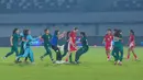Timnas Indonesia Putri menelan kekalahan menyakitan dua gol tanpa balas dari Pakistan dalam laga kedua Grup D Kualifikasi Piala Asia Putri 2026. (Bola.com/M Iqbal Ichsan)