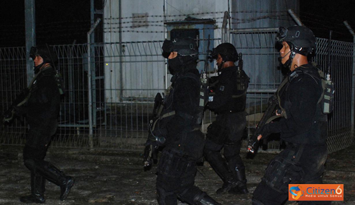 Citizen6, Tarakan: Latihan perang yang berlangsung cukup menegangkan terjadi saat pasukan Kopaskhas TNI AU berusaha merebut kembali Bandara Juwata Tarakan, yang diskenariokan telah dikuasai musuh. (Pengirim: Badarudin Bakri).