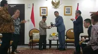 Wakil Presiden Jusuf Kalla menerima kedatangan Rektor Universitas Hiroshima Mitsuo Ochi. (Merdeka.com/ Intan Umbari)