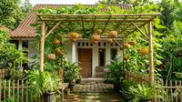 6 Inspirasi Kebun Labu Kuning Rambat di Kanopi Bambu untuk Peneduh Halaman