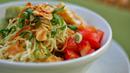 Segarnya Mi Kopyok khas Semarang ini bisa menjadi sajian menu makan siang. Dengan kuah bening dijamin tidak akan membuatmu eneg/copyright Fimela/Adrian Putra