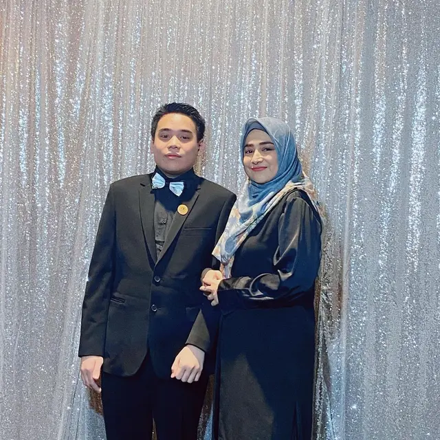 6 Momen Wisuda Anak Cindy Fatikasari yang Berkebutuhan Khusus, Penuh Rasa Bangga