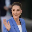 Gaya Slay Kate Middleton Nonton Pertandingan Wimbledon, Selipkan Mic di Balik Blazer