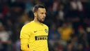 8. Samir Handanovic - Tak sia-sia Inter Milan mendatangkan kiper 32 tahun tersebut dari Udinese. Kontribusinya bak David De Gea di Manchester United. (AFP/Karim Jaafar)