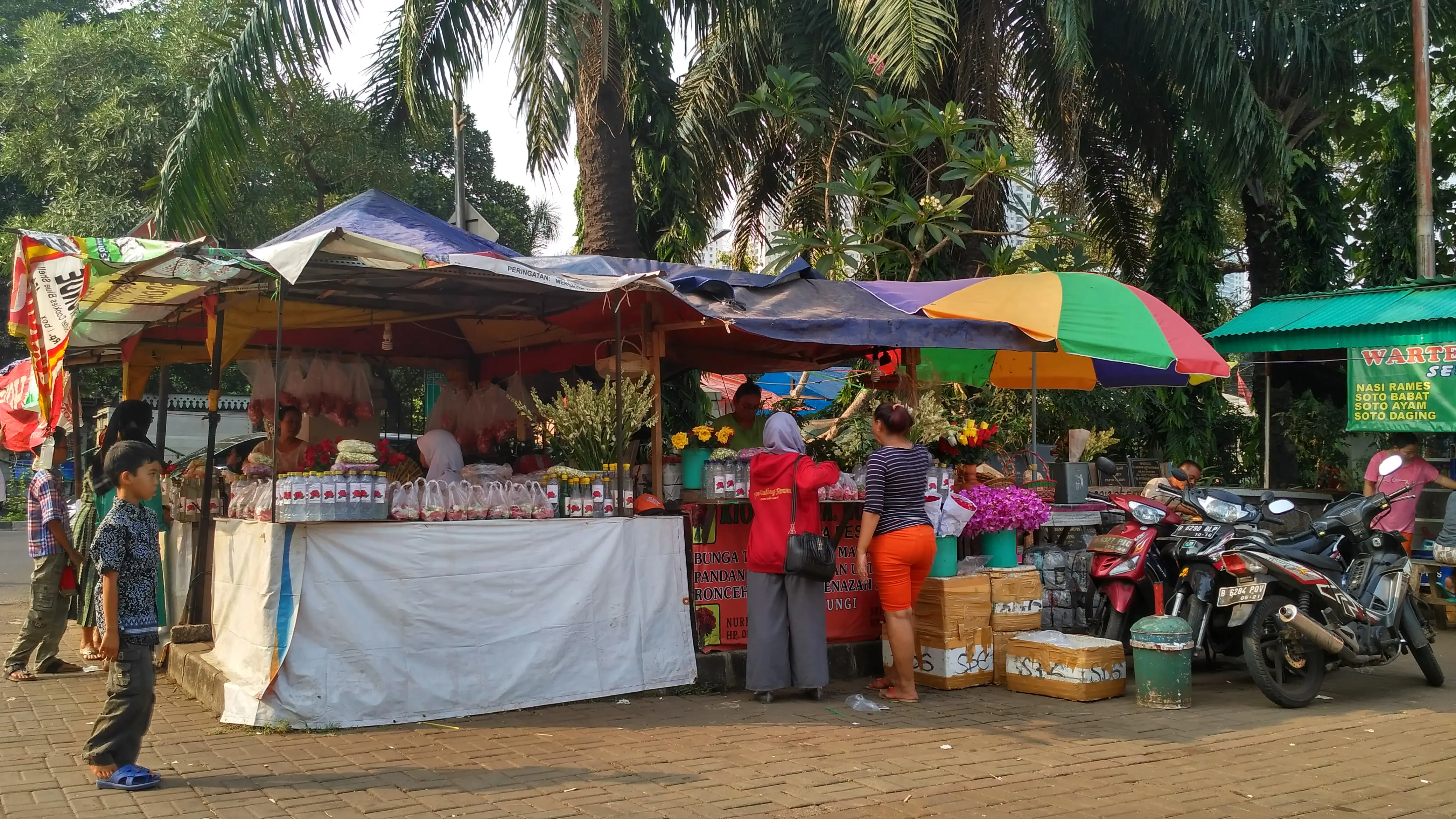 Penjual bunga di Karet Bivak (Liputan6.com/Ika Defianti)