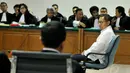 Mengenakan kemeja putih, Anas Urbaningrum menjalani sidang perdana kasus dugaan korupsi proyek Hambalang di Pengadilan Tipikor, Jakarta, Jumat (30/5/14). (Liputan6.com/Johan Tallo)