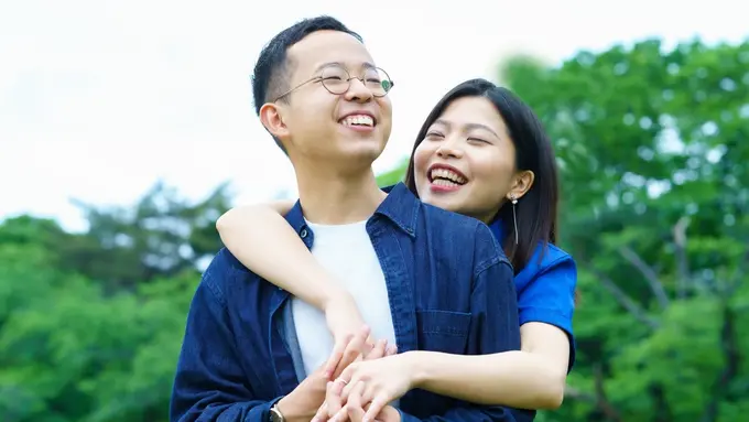 couple bahagia romantis