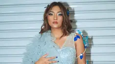 Penampilan Marion Jola saat di atas panggung sering kali curi perhatian para penonton. Bukan hanya aksi panggung serta suara merdunya saja, akan tetap busana hingga makeup yang digunakan pun tak lepas dari sorotan. (Liputan6.com/IG/@lalamarionmj)