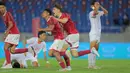 Pemain Timnas Indonesia U-22, Toni Firmansyah (kanan) dan Mauro Ziljstra melakukan selebrasi usai mencetak gol ke gawang Myanmar U-22 pada pertandingan SEA Games 2025 di 700th Anniversary Stadium, Chiang Mai, Jumat (12/12/2025). (Bola.com/Bagaskara Lazuardi)