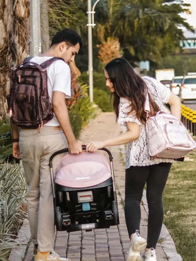 Resmi Jadi Orang Tua, Ini 6 Potret Rizky Alatas dan Adzana Momong Anak