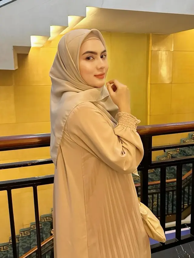 Artis Berhijab Keturunan Pakistan