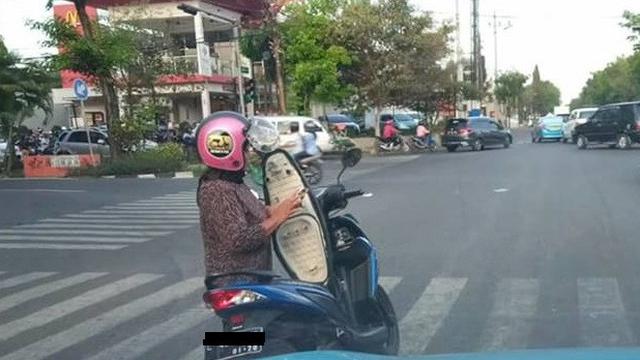 Tingkah Kocak Emak-Emak yang Bikin Gak Habis Pikir