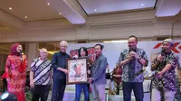 Saat Ganjar Pranowo Terima Lukisan Digital Usai Bertemu Pengusaha