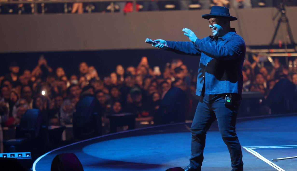 Momen ini sekaligus menjadi peluncuran resmi album studio kedelapan mereka yang berjudul “28”. Tampak dalam foto, grup band Padi Reborn saat tampil dalam Konser Dua Delapan yang digelar di Tennis Indoor, Gelora Bung Karno, Senayan, Jakarta, Sabtu (31/1/2026) malam. (Kapanlagi.com/Budy Santoso)