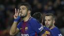 Gaya selebrasi pemain FC Barcelona, Luis Suarez usai membobol gawang Deportivo Deportivo Coruna pada lanjutan La Liga Santander di Camp Nou stadium, Barcelona, (17/12/2017). Barcelona menang 4-0. (AP/Manu Fernandez)
