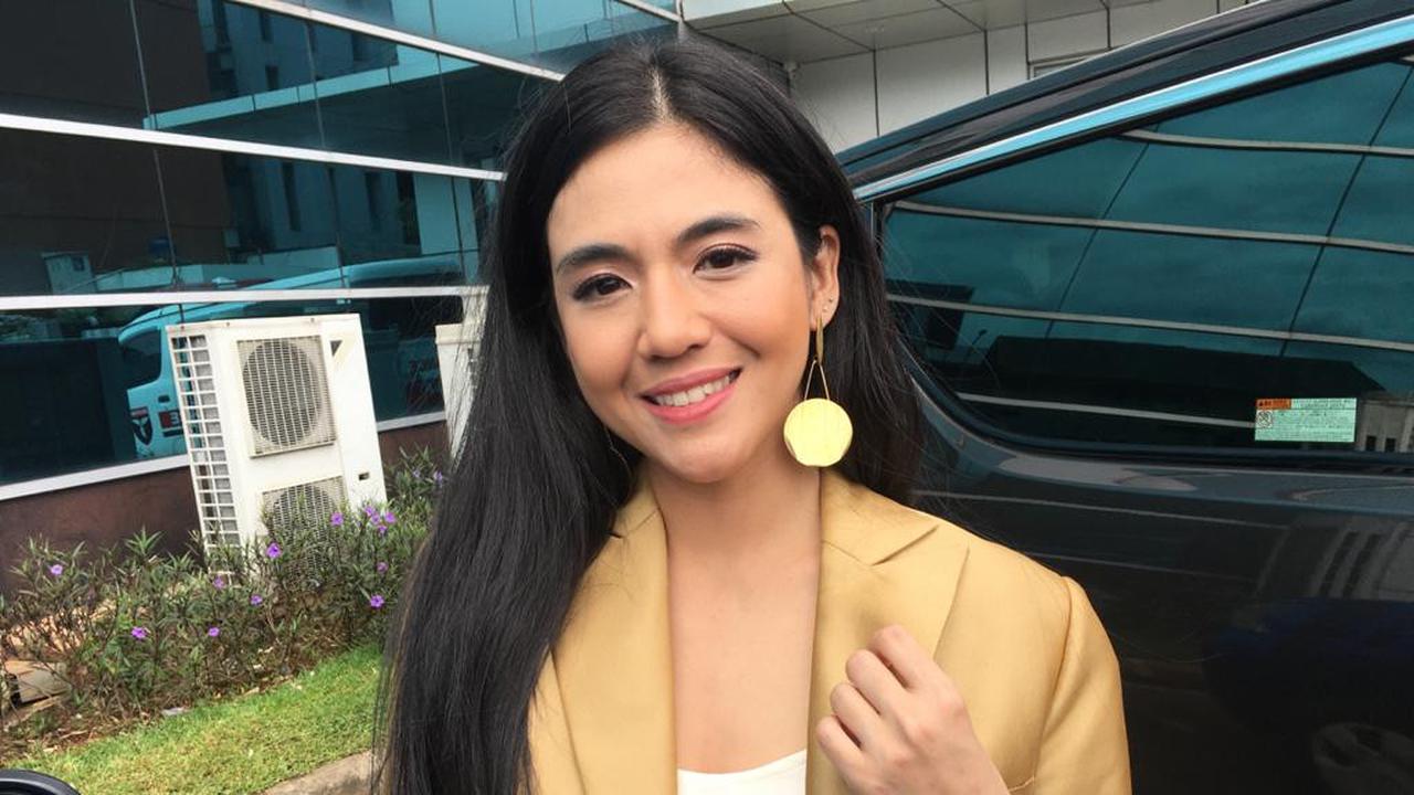 DJ Una (ist/ Munady Widjaja)