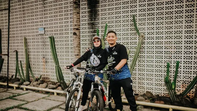 Meninggal Dunia, Ini 6 Potret Kenangan Ratu Annisa dan Mendiang Suami