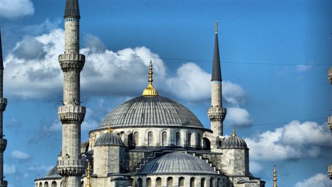 Masjid Sultan Ahmet Masjid Biru Di Turki Yang Menjadi Destinasi Favorit Wisatawan Lifestyle Fimela Com