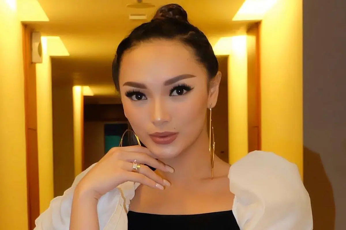 [Fimela] Zaskia Gotik