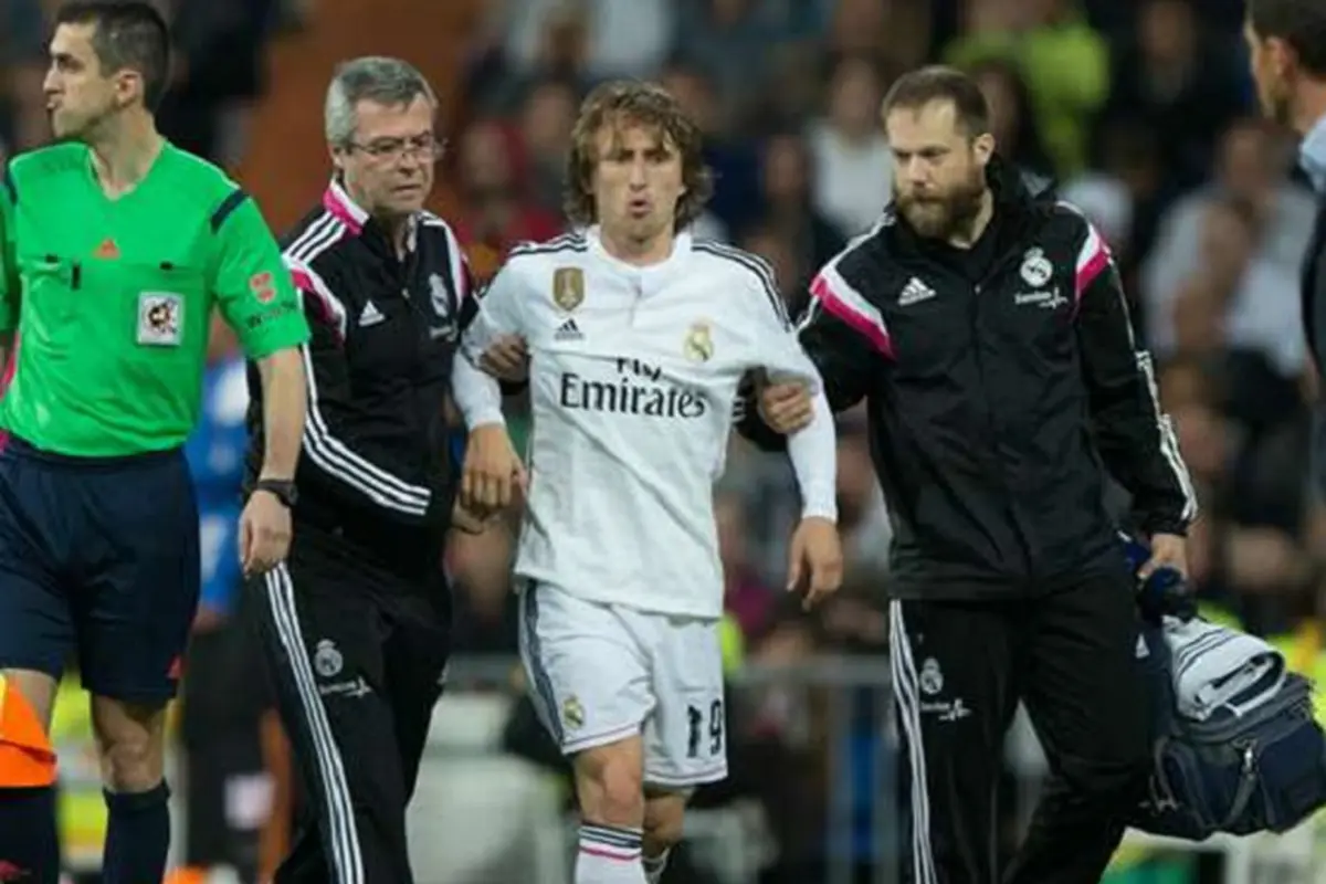 Luka Modric Cedera saat Kontra Malaga.  (Getty Images)