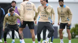 Sesi latihan menjadi persiapan jelang pertandingan kualifikasi Piala Dunia FIFA 2026 zona Conmebol melawan Venezuela. (JUAN MABROMATA/AFP)