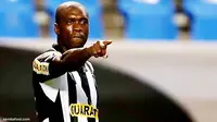 Salah Jalan, Seedorf Dikartu Merah