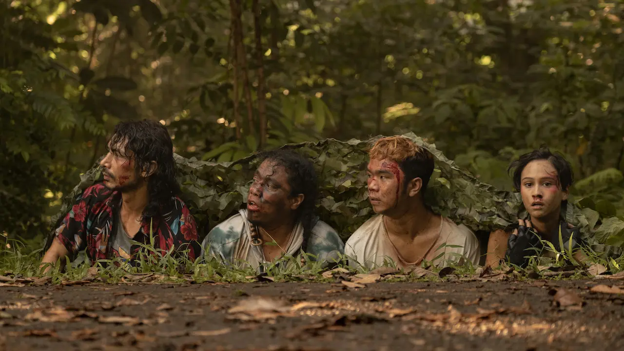 Abimana Aryasatya, Arie Kriting, Kristo Immanuel, dan Lutesha dalam film The Big 4. (Foto: netflix)