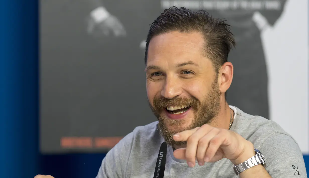Bagi Tom Hardy, duo kembar Krays sangat sulit untuk dijelaskan. "Untuk mendapatkan cerita-cerita mereka, Anda harus benar-benar menyaring melalui banyak mitos dan kebohongan," ujarnya sambil tersenyum. (Bintang/EPA)