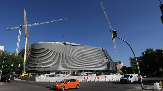 Estadio Santiago Bernabeu yang menjadi kandang Real Madrid baru saja menyelesaikan proses renovasi yang membuatnya lebih modern. (AFP/Thomas Coex)