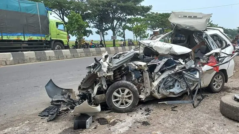 Diduga Sopir Mengantuk, Kecelakaan Maut di Pantura Cirebon Enam Orang Meninggal