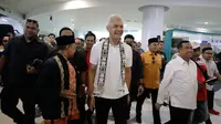 Capres Ganjar saat tiba di Bandara Sultan Aji Muhammad Sulaiman Sepinggan Balikpapan, pada Selasa (5/12/2023).