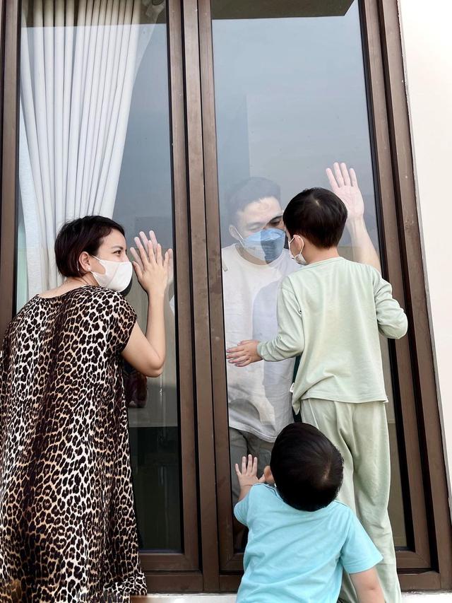 Tya Ariestya dan Anak-Anaknya Menjalani Isolasi Mandiri