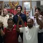 Pengurus Rumah Besar Relawan Prabowo 08 menyambangi Barisan Relawan Jokowi Presiden (Bara JP) di DPP Bara JP, Jakarta Timur, Jumat (7/7/2023). (Merdeka.com/ Muhammad Genantan Saputra)