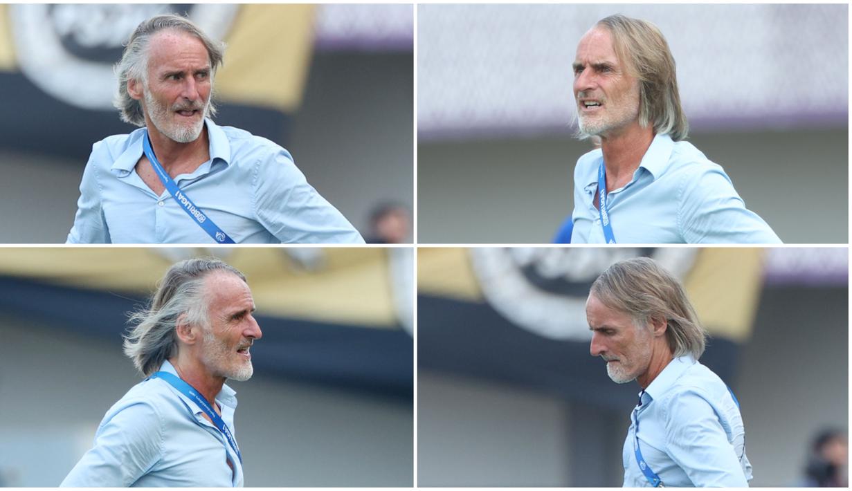 Pelatih Dewa United, Jan Olde Riekerink, tampak kecewa sekaligus tak percaya saat anak asuhnya dibantai PSIS Semarang dengan skor 1-4 di kandang sendiri. Berikut ekspresi pelatih asal Belanda tersebut.