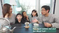 Kimbab Family berbagi momen bikin jamu ala Korea Selatan,&nbsp;sipjeondaebotang. (dok. tangkapan layar YouTube Kimbab Family)