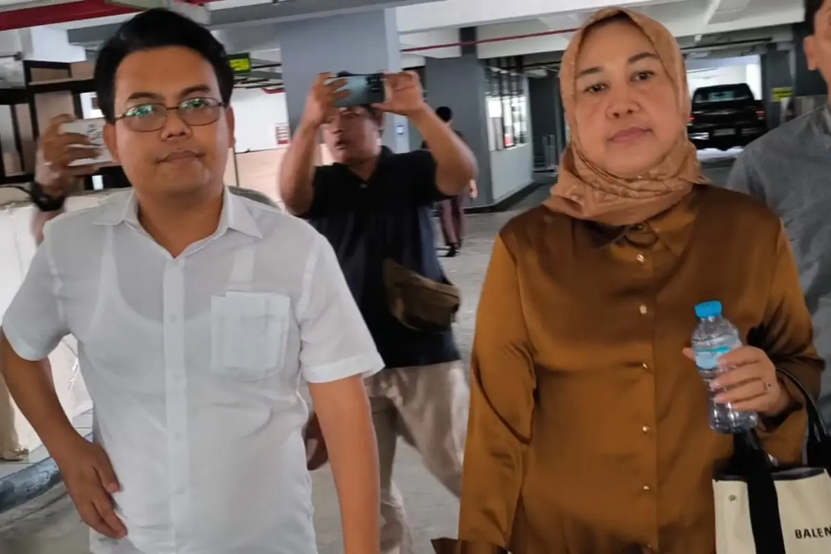 Nurhidayah, Istri Tersangka Korupsi Penuhi Penggilan Kejati NTB. (Liputan6.com/Hans Bahanan)