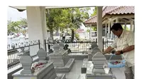 Prabowo ziarah ke makam leluhur di Banyumas, Jawa Tengah, R.M. Margono Djojohadikusumo dan Raden Ayu Margono Djojohadikusumo, Minggu (29/10/2023). (Foto: Dok. Instagram @prabowo)