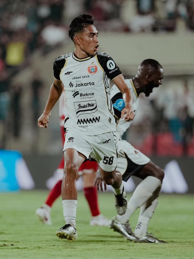 Gelandang Persija Jakarta, Rayhan Hannan, saat melawan Persijap Jepara.