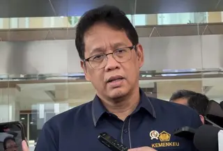 Menteri Keuangan (Menkeu) Purbaya Yudhi Sadewa&nbsp;bertemu&nbsp;Direktur Utama PT PLN (Persero) Darmawan Prasodjo, di kantor Direktorat Jenderal Pajak (DJP), Jakarta, Rabu (15/10/2025). (Liputan6.com/Tira)
&nbsp;