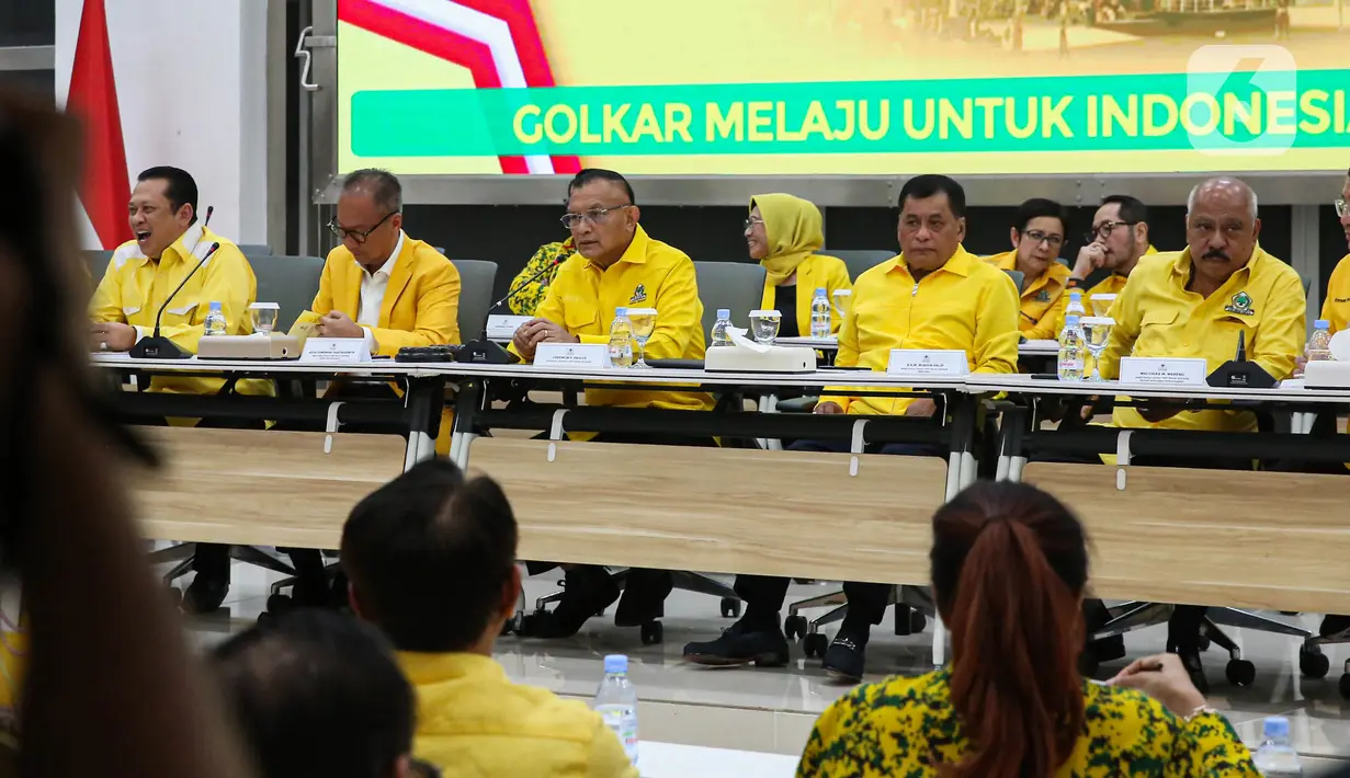 Partai Golkar menggelar rapat pleno pada Selasa (13/8/2024) malam di Gedung Golkar, Jakarta. (Liputan6.com/Angga Yuniar)